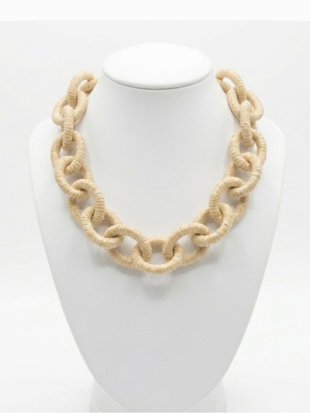 NWT ⚜️ 👑⚜️ Camila Coelho Woven Raffia Link Statement Necklace - Picture 3 of 13